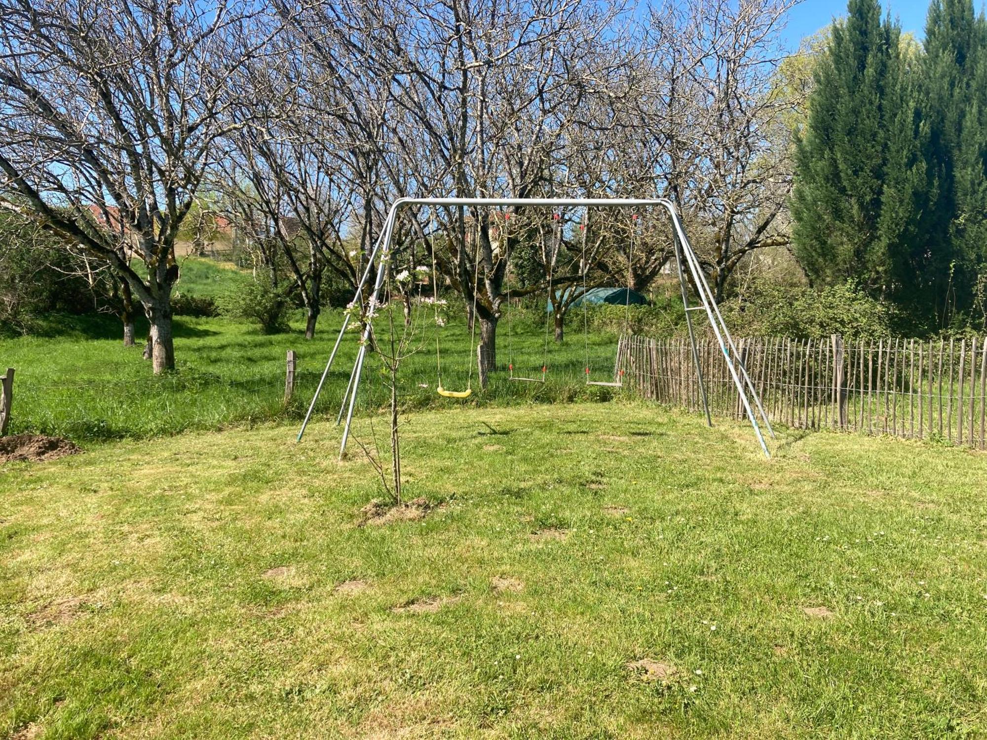 Gite Les Cles Des Champs Cote Jardin Lacave  Exterior photo