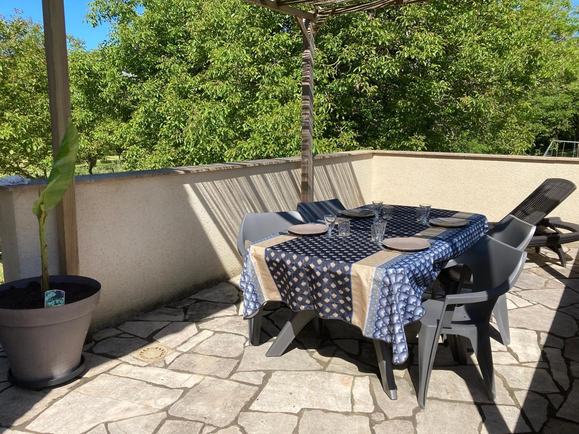 Gite Les Cles Des Champs Cote Jardin Lacave  Exterior photo